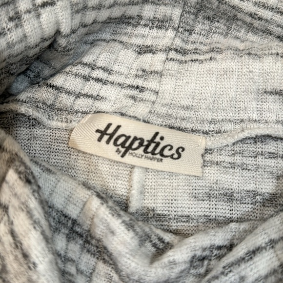 HAPTICS by Holly Harper turtleneck sweater - Picture 2 of 2